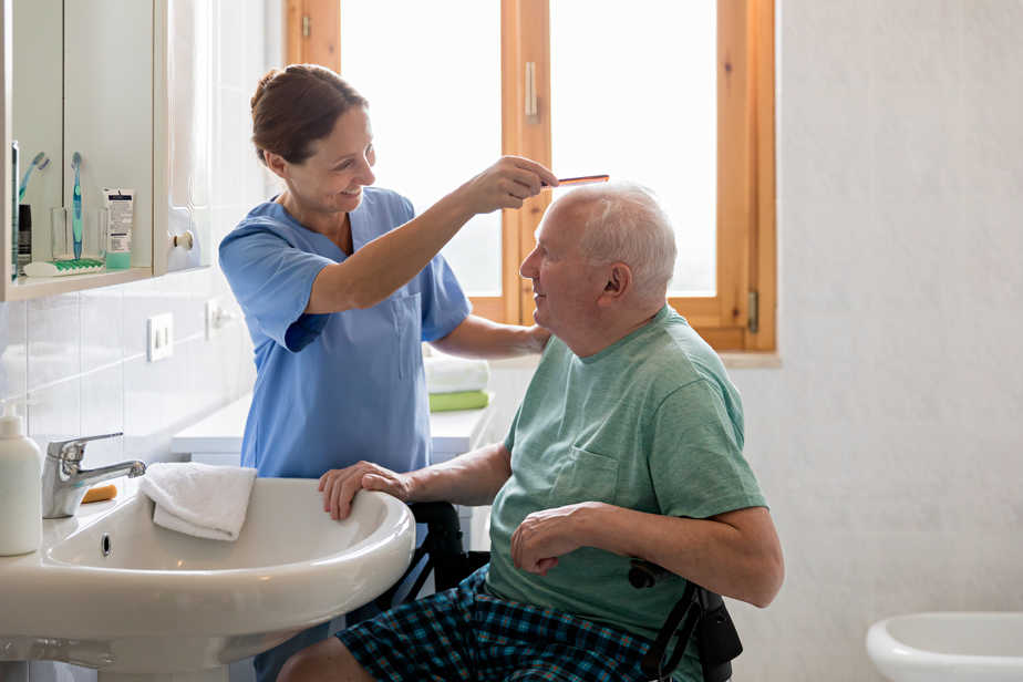 How Home Care Plans Adapt To Changing Senior Support Requirements